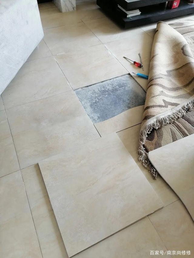 瓷砖空鼓最佳补救方法不想敲砖铺地板(瓷砖空鼓最佳补救方法不想敲砖铺地板可以吗?)